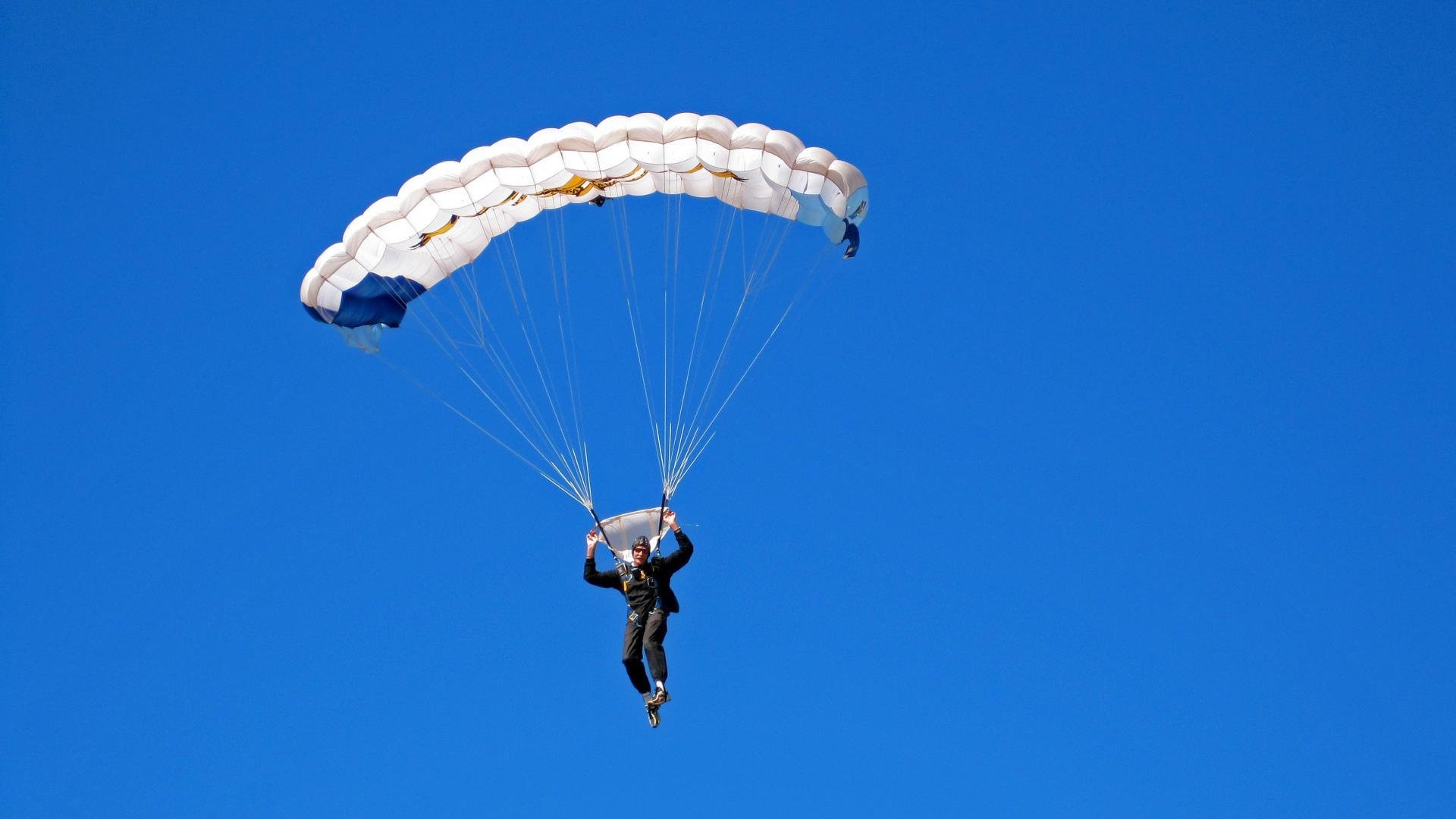 爱游戏数字体验-飞行背包竞赛：科技驱动的空中运动，飞行背包能飞多久